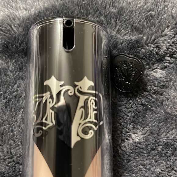 KVD Light 42 Neutral Lock-it Foundation - Picture 2 of 5